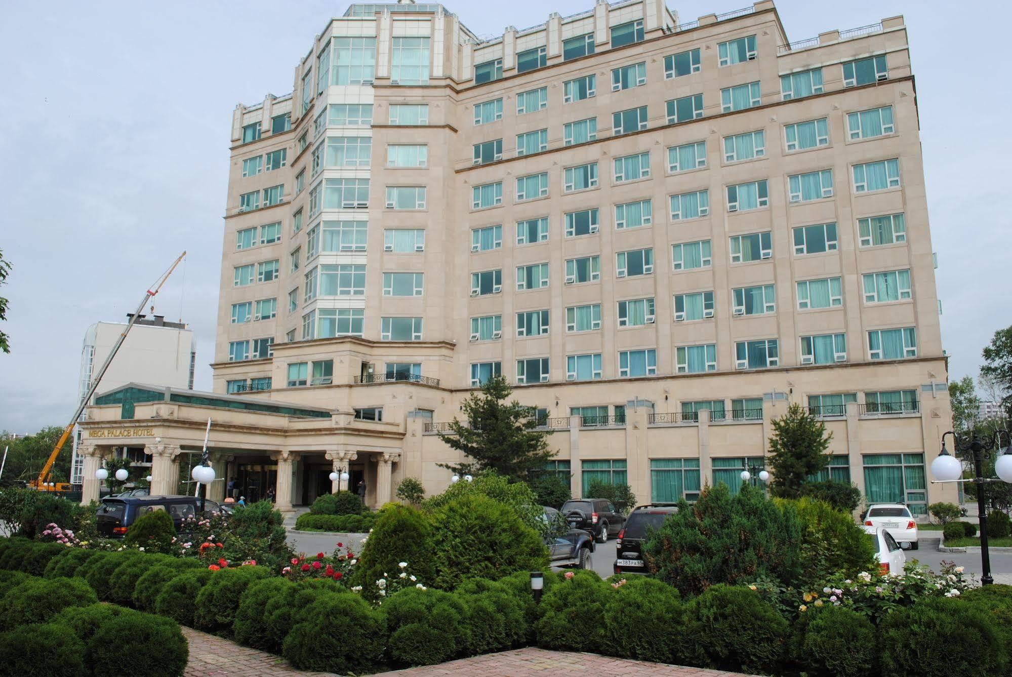 Hotel Mega Palace Yuzhno-Sakhalinsk Exterior foto